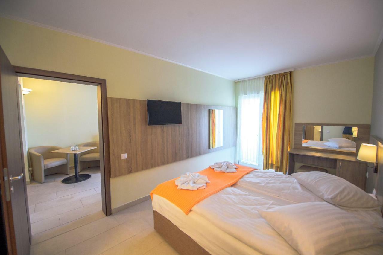 Hotel Piccadilly Mamaia Eksteriør bilde