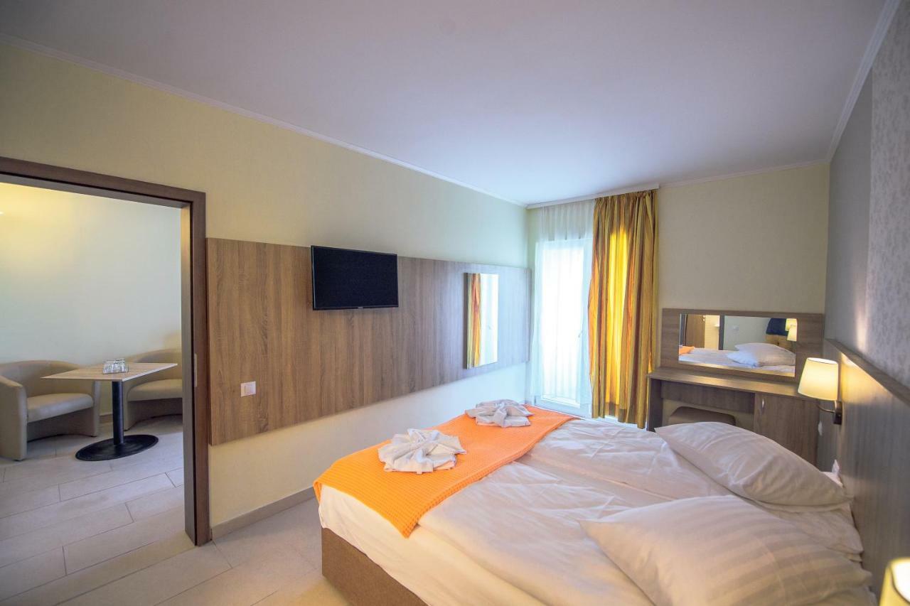 Hotel Piccadilly Mamaia Eksteriør bilde